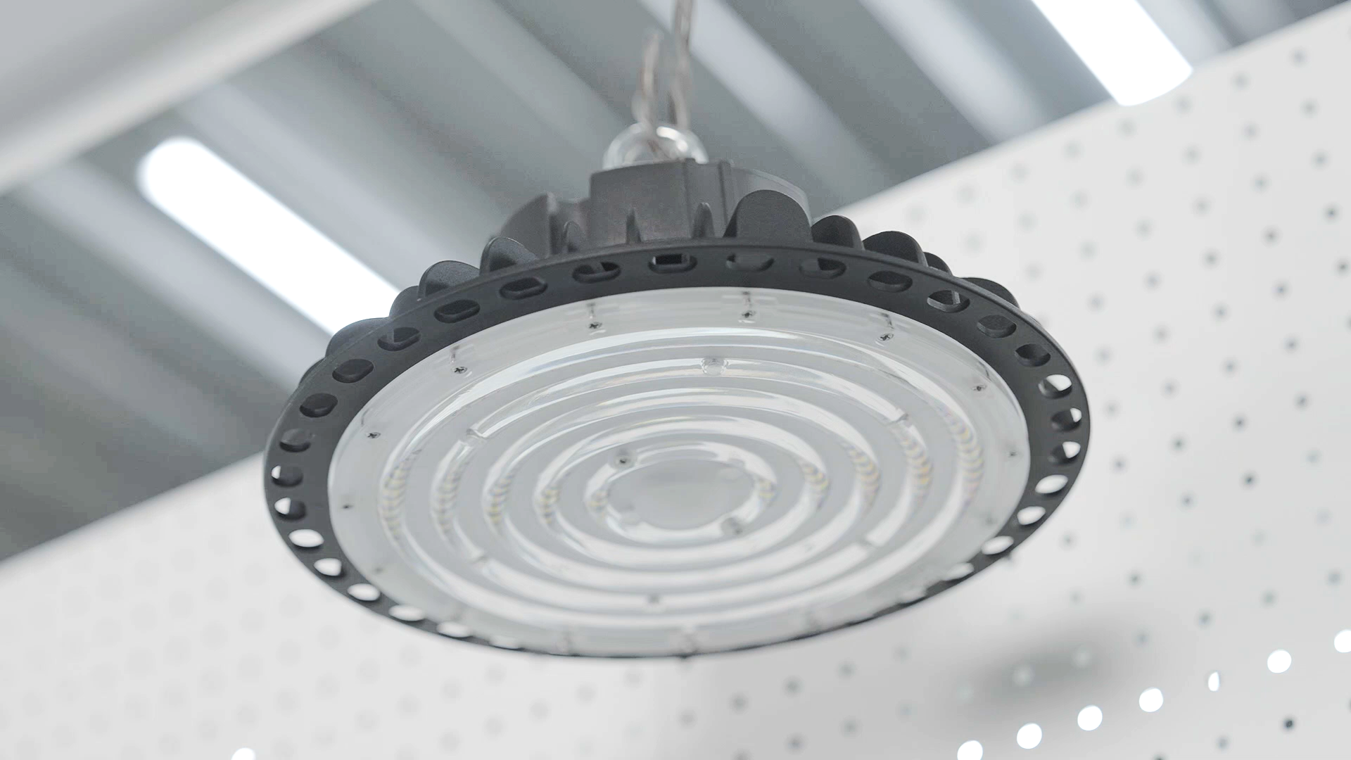 Đèn LED Highbay Là Gì? Những Điều Quan Trọng Cần Biết Trước Khi Lắp Đặt
