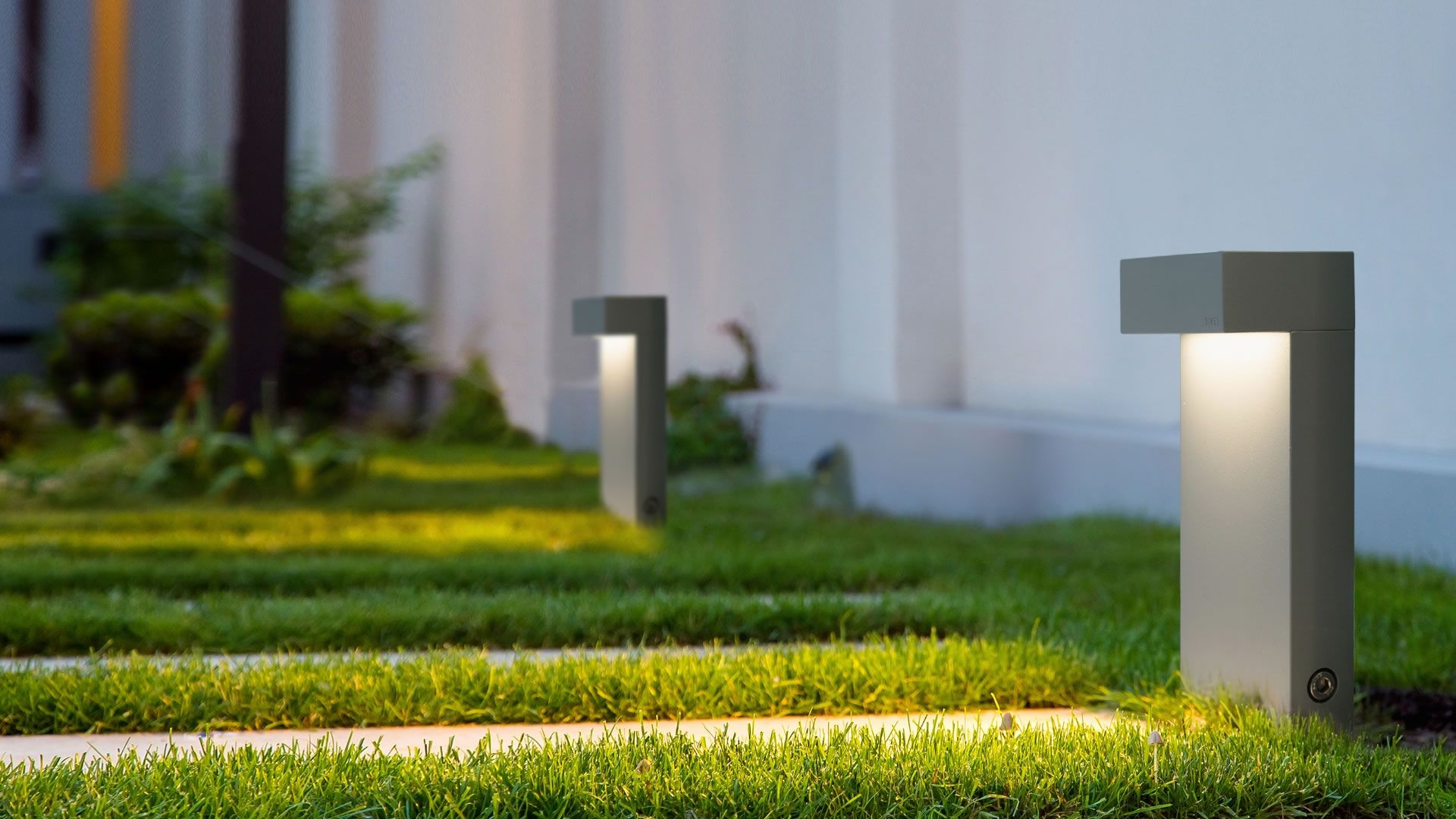 Cách chọn đèn LED dẫn hướng ngoài trời: Tiêu chí vàng cho mọi công trình