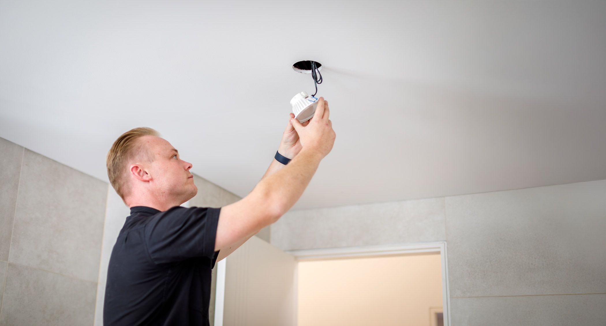 Tại Sao Nên Thay Thế Đèn Compact/Halogen Bằng Đèn LED Âm Trần?